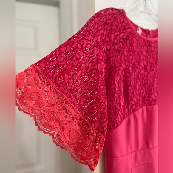 IMPERIAL Italian Bell Sleeve Fuchsia Lace Sheath Dress Size Medium - Picture 3 of 16